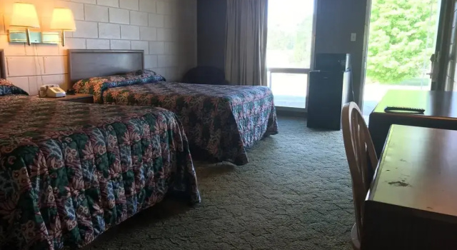 Четырёхместный семейный номер Standard Budget Lakeview Inn