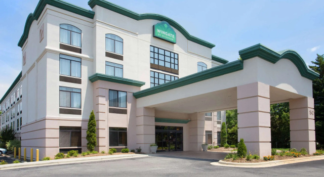 Wingate by Wyndham Garner/Raleigh South, Забронировать Отель Отели Роль с бассейном, Бассейн