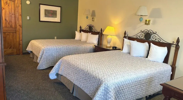 Номер Comfort Clover Creek Inn