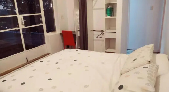 Modern apartment in historic Parktown West, Забронировать Апартаменты/квартира Отели Йоханнесбург с парковкой, рядом с Deutsche Internationale Schule Johannesburg, Парковка