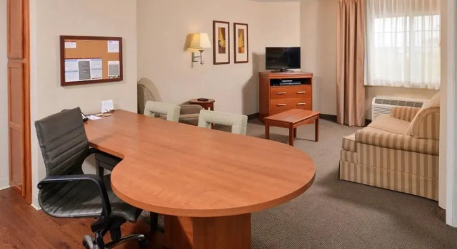 Люкс Candlewood Suites Lafayette - River Ranch by IHG