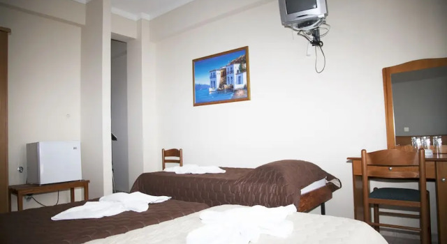 Трёхместный номер Standard с балконом Olympia Hotel