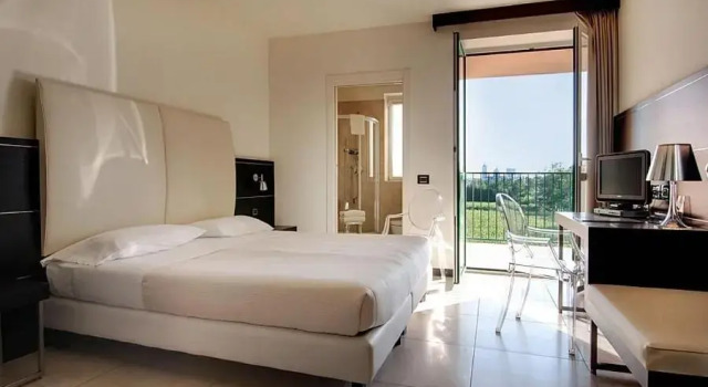 Двухместный номер Standard с балконом HOTEL HMR RHO Milano