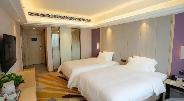 Lavande Hotels· Yueyang Linxiang Zhongfa