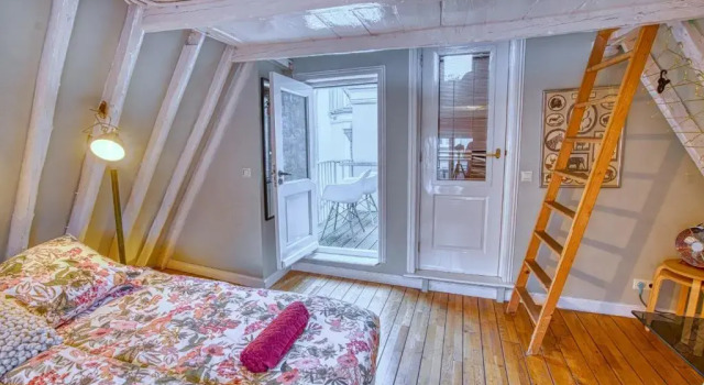 Четырёхместный номер Standard с балконом Attic Monkeys Lodge