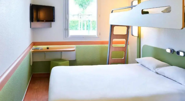 Трёхместный номер Standard Ibis budget Orléans Sud Comet