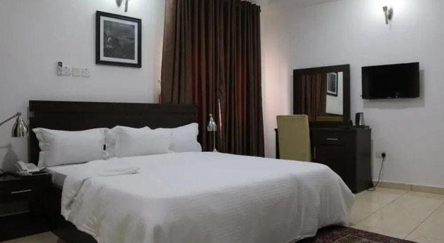 Номер Executive The Den Hotel