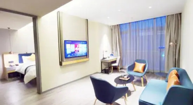 Люкс Homeinn Selected Hotel (Tianjin Railway Station Italy Customs Street)
