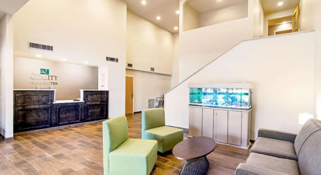 Двухместный номер Standard Quality Inn & Suites Near Tanger Outlet Mall