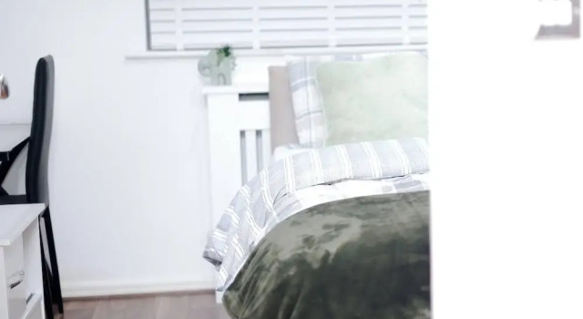 Cozy Place in Salford, Sleeps 8, 4 Bedroom, 5 Beds