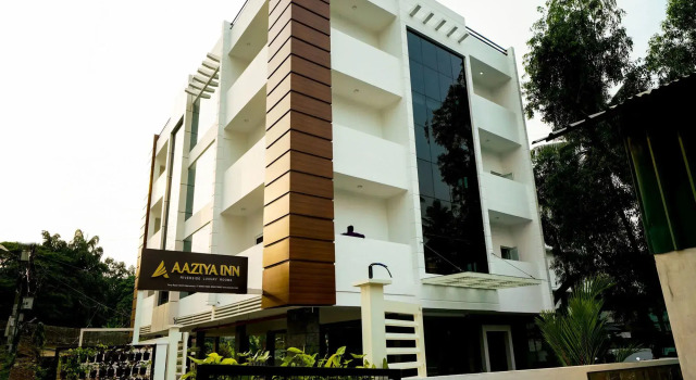 OYO 14419 Aaziya Inn, Varaa Hotelli Elūr New Delhi