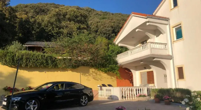 Apartments Fafandjel, Prenota Appartamento Hotel a Isole Quarnerine con parcheggio, Parcheggio