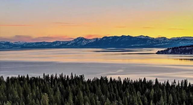 Коттедж Hot Tub Firepit Loft Suite & Mins to World-class Skiing Tahoe A-frame Retreat by Avantstay