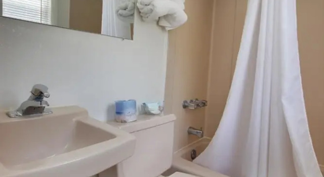 Номер Classic Thunderbird Beach Motel