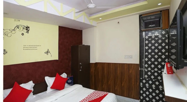 OYO 15994 Hotel Bullet Inn & Lounge, Забронировать Отель Отели штата Раджастхана с парковкой, Парковка