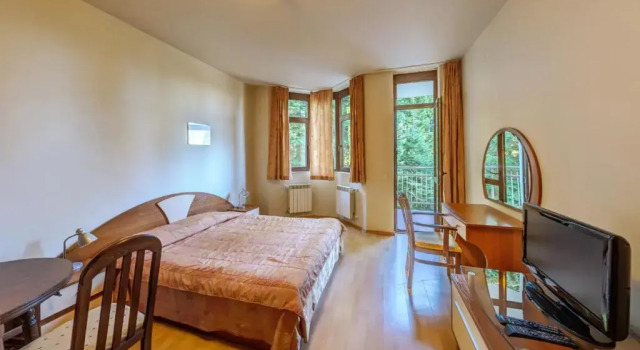 Апартаменты Flora Hotel - Apartments