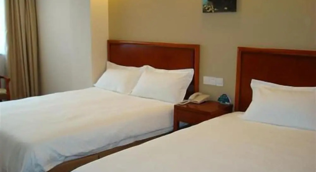 Двухместный номер Standard с балконом GreenTree Inn Taizhou East Meilan Road University Town Hotel
