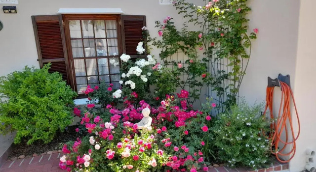 Коттедж Meerendal Cottage-Affordable Luxury