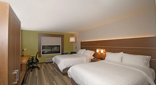 Четырёхместный номер Standard Holiday Inn Express Troutville-Roanoke North by IHG