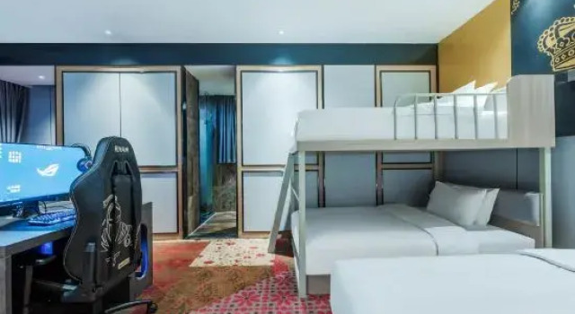 Кровать в общем номере HeGuang Gamer Country H·ROG E-sports Hotel(Chengdu Chunxi Road Taikoo Li Branch)
