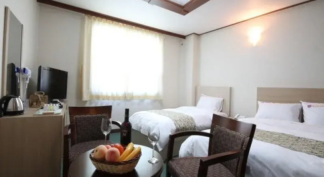 Tongyeong Tourist Hotel, Reserva ahora Hotel Hoteles en Geoje con desayuno, Desayunos