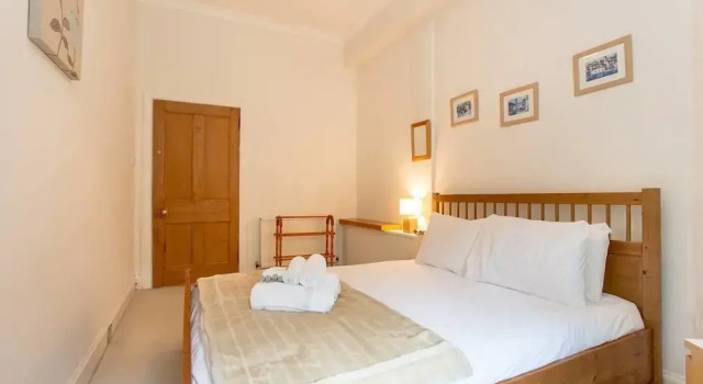 City Centre Main Door Apartment: 5 Mins Walk to Princes St, Забронировать Апартаменты/квартира Апартаменты Эдинбурга, рядом с Scottish Widows Bank Plc, Апартаменты/квартира