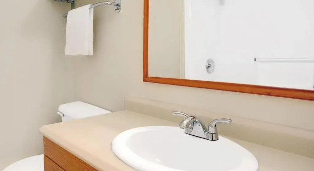 Номер Standard Howard Johnson by Wyndham Lindsay