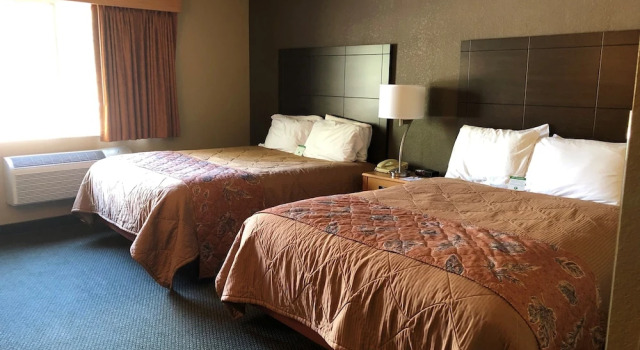 Четырёхместный номер Standard Boarders Inn & Suites by Cobblestone Hotels - Fayette