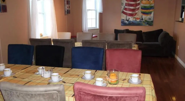 Auberge Mi-Chemin, Varaa Hostelli Saint-Pierre-de-Broughton Quebec