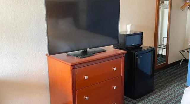 Четырёхместный номер Standard Baymont by Wyndham Dayton North