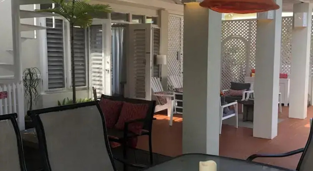Вилла Dreamin Villa - 3 B R Beachfront w Staff