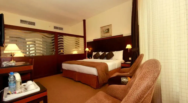 Двухместный люкс Отель Howard Johnson by Wyndham Bur Dubai