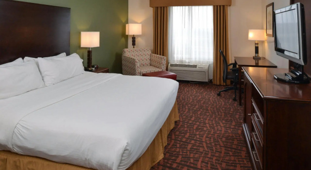 Номер Deluxe Holiday Inn Express Hotel & Suites Cherry Hills by IHG