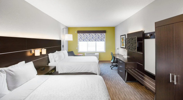 Четырёхместный номер Standard Holiday Inn Express Hotel & Suites Altoona-Des Moines by IHG