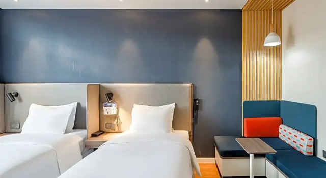 Четырёхместный номер Standard с видом на горы Holiday Inn Express Litang by IHG