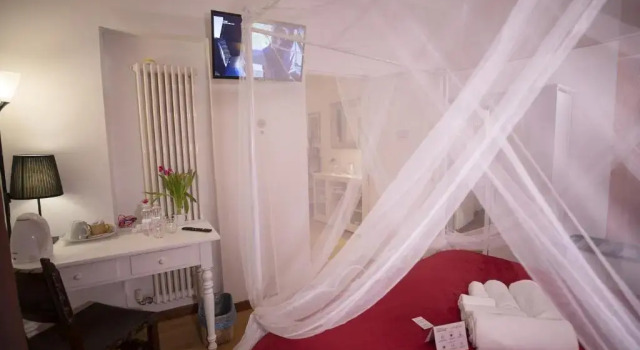 Номер Deluxe Like Romeo Suites