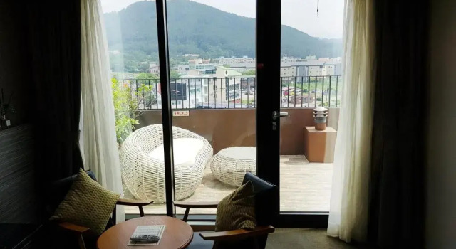 Двухместный номер Deluxe с балконом I-Jin Hotel