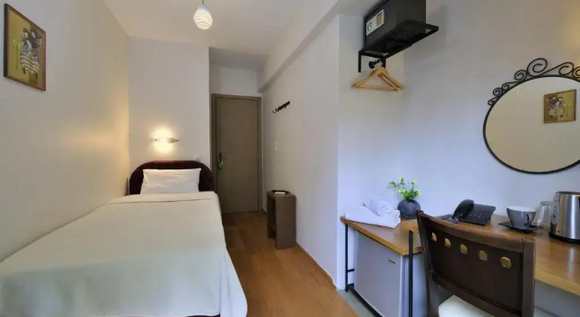 Одноместный номер Economy Dryades & Orion Hotel