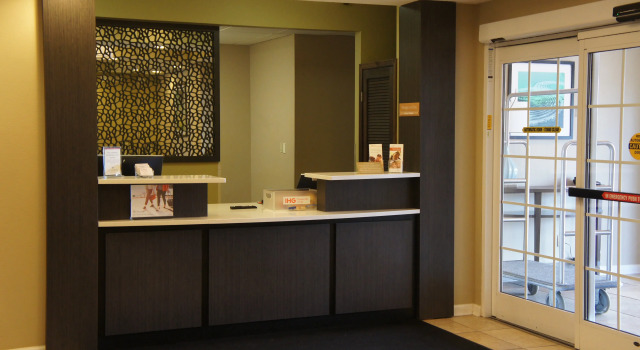 Candlewood Suites Clarksville by IHG, Забронировать Отель Кларксвилл Теннесси