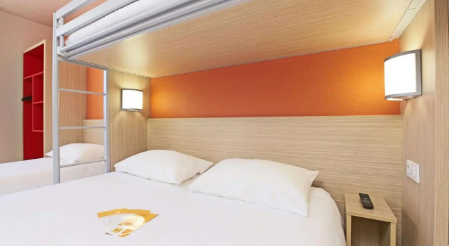 Трёхместный номер Standard B&B HOTEL Lyon Aéroport Saint-Quentin-Fallavier