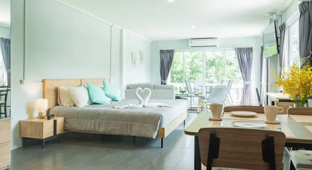Люкс Premium с балконом The Beach Cha Am Suite