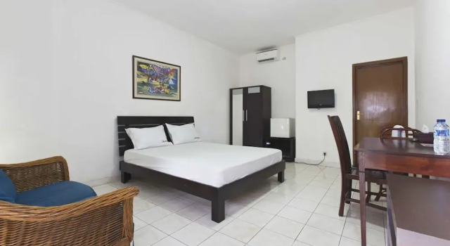 RedDoorz Near TB Simatupang