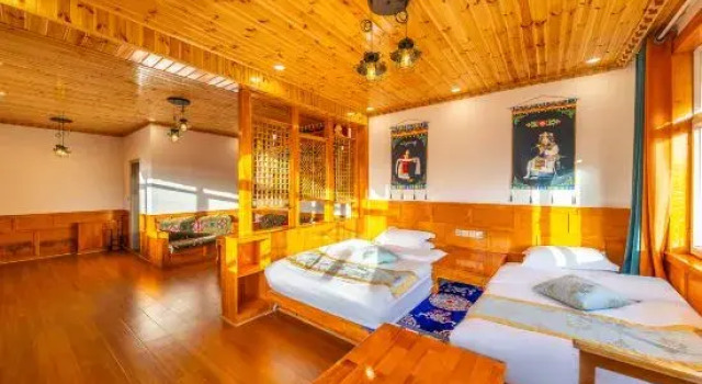 Люкс Langmulingka Lodge · Highland Serenity Cloudview Family Homestay (Langmusi)