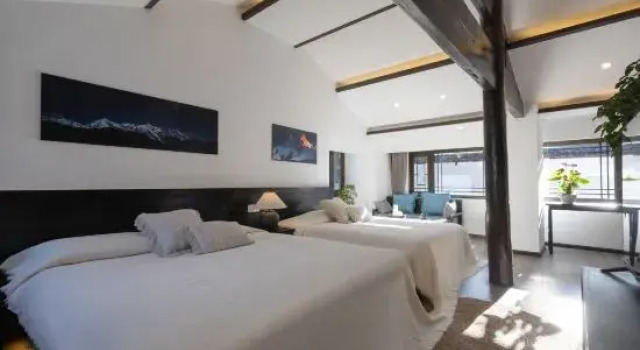 Семейный люкс Lijiang Dayanli Jianshan Designer Homestay (Mufu Branch)