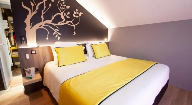Трёхместный люкс Hôtel Le Kennedy, Clermont-Ferrand, The Originals Relais