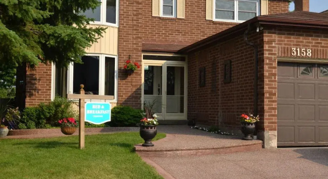 Creekside B&B and Guest Suite, Varaa Bed and Breakfast Burlington 