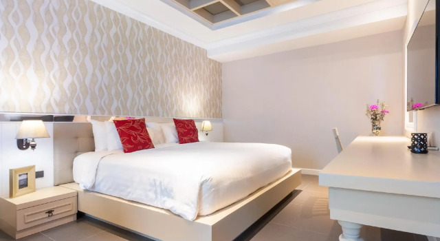 Номер Deluxe The Raya Surawong Bangkok
