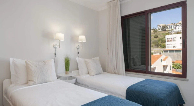 Апартаменты с балконом и с видом на море Bright Apartment With Pool, Garajau IV