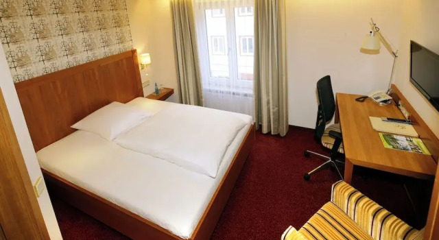 Avlu manzaralı Konfor tek kişilik oda Bayerischer Hof