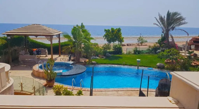 Вилла Luxury Seafront Pool Villa - 3 Stories & Roof floor - All Master Bedrooms